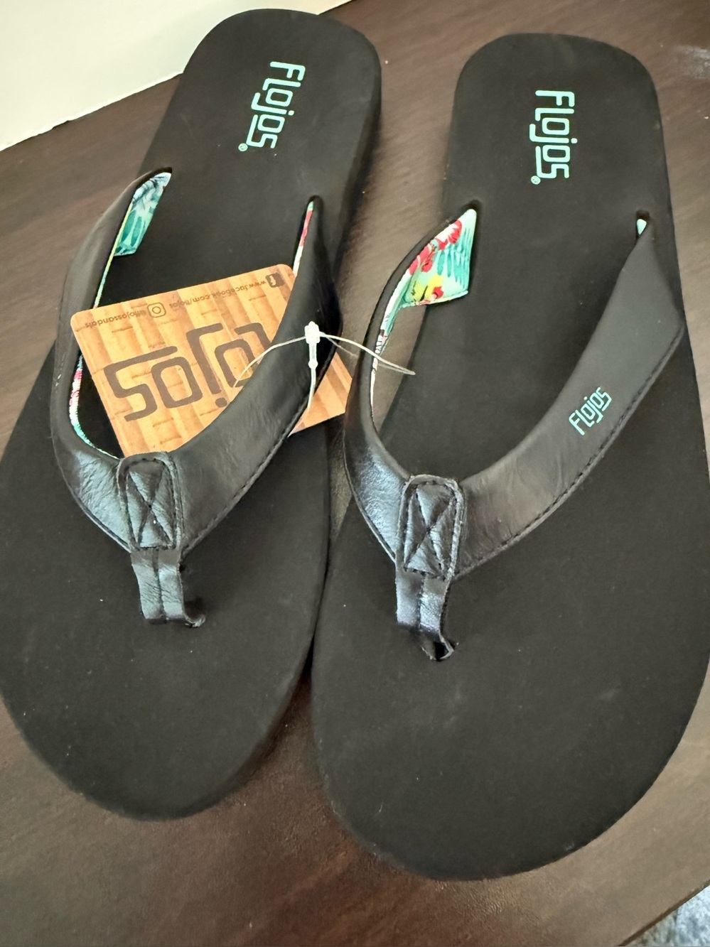 Flojos womens  Flip Flop Sandals with Floral Accents NWT